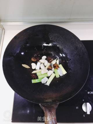 酱牛肉和卤鸡蛋的做法步骤：2