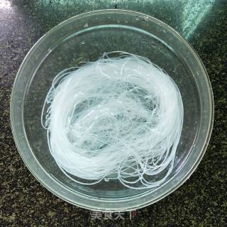 金针菇蒸粉丝的做法步骤：1