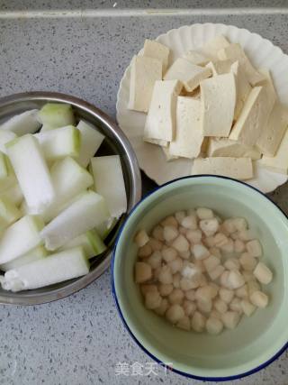 冬瓜干贝豆腐汤的做法步骤：1