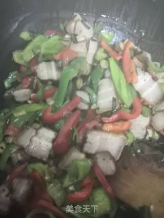 爆炒油炸五花肉的做法步骤：3