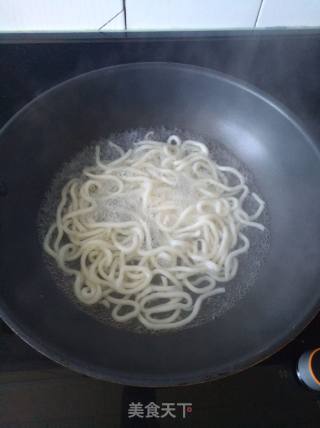 葱花乌冬面的做法步骤：1