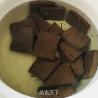 鸭血豆腐的做法步骤：1