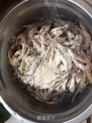 香酥小海虾的做法步骤：2