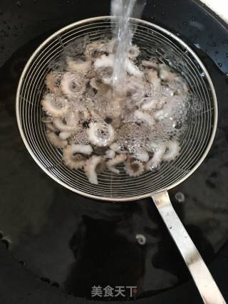 韭菜炒章鱼腿的做法步骤：6