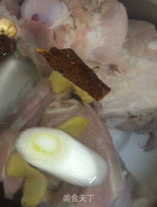 酱大骨的做法步骤：2