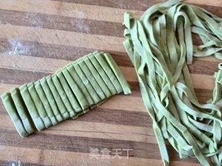 菜汁面条的做法步骤：8
