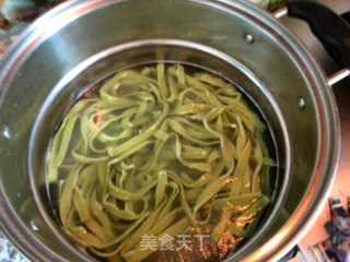菜汁面条的做法步骤：9