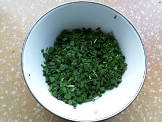韭菜鸡蛋饼的做法步骤：1