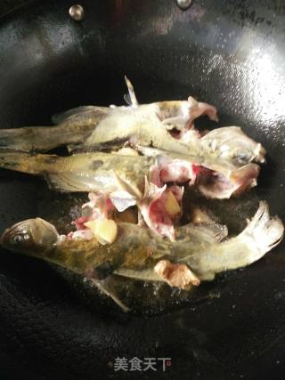 黄甲鱼烧豆腐的做法步骤：2