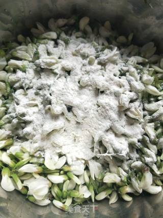 槐花麦饭的做法步骤：2