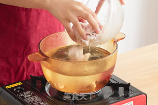 泡椒猪蹄的做法步骤：1