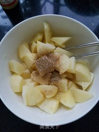 “夏日懒人餐”葱香薯角（空气炸锅）的做法步骤：5