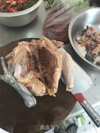 当归土鸡汤的做法步骤：1