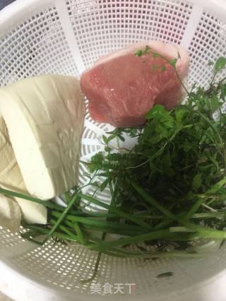 裙带豆腐丸汤的做法步骤：1