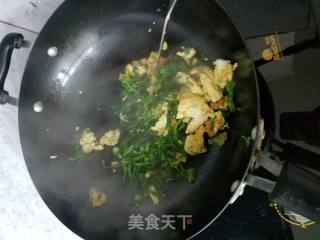“快手小炒菜”鸡蛋炒芹菜叶的做法步骤：7