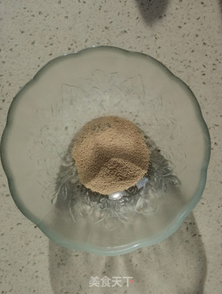 小白菜鸡蛋虾皮包子的做法步骤：2
