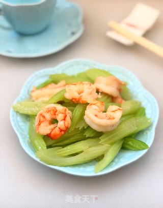 西芹炒虾仁的做法步骤：9