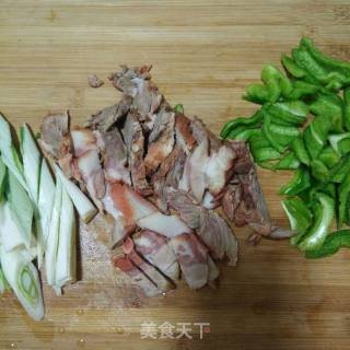 炒猪头肉的做法步骤：1