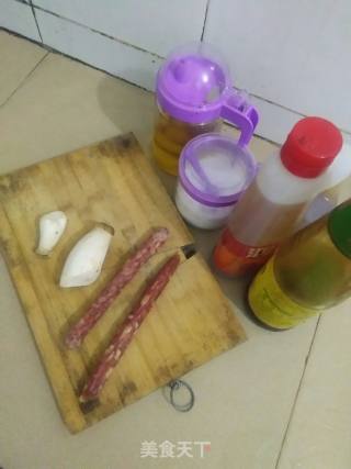 腊肠炒鸡腿菇的做法步骤：1