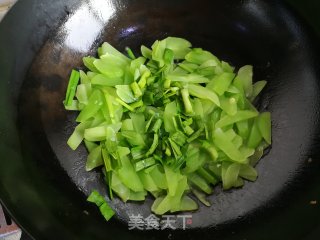 青笋炒蛋的做法步骤：4