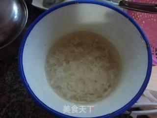 椰子炖雪耳糖水的做法步骤：1