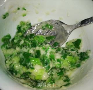葱油饼的做法步骤：2