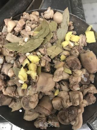 川味红烧家常鸭的做法步骤：2