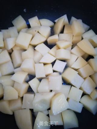 土豆红烧肉的做法步骤：10
