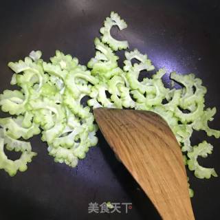 苦瓜炒鸡蛋的做法步骤：4