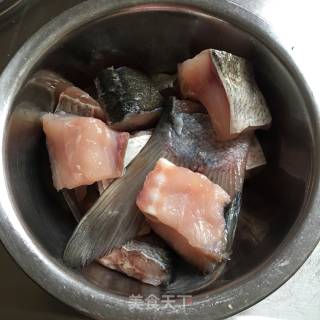 红烧鱼块的做法步骤：1