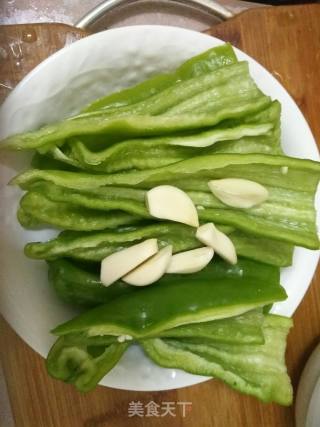 #夏日懒人餐#~虎皮尖椒的做法步骤：2