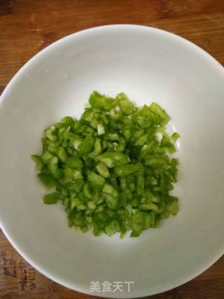 鸡蛋尖椒饼的做法步骤：2