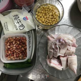 牛奶黄豆煲猪蹄的做法步骤：1