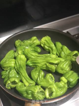 虎皮青椒的做法步骤：3
