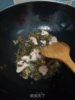 蚕豆焖咸菜的做法步骤：3