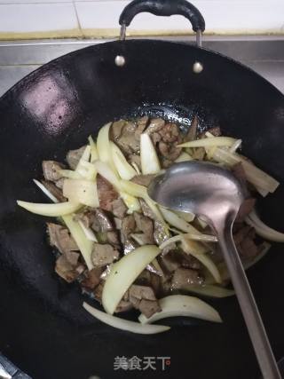 猪肝炒洋葱的做法步骤：4