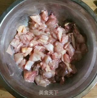 莴笋蘑菇炒鸡丁的做法步骤：3