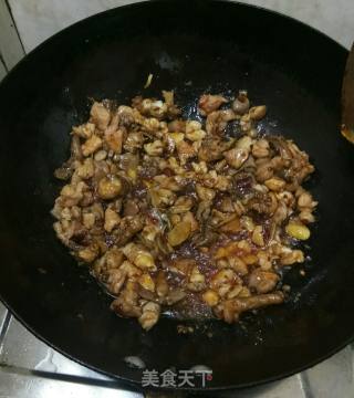 莴笋蘑菇炒鸡丁的做法步骤：5