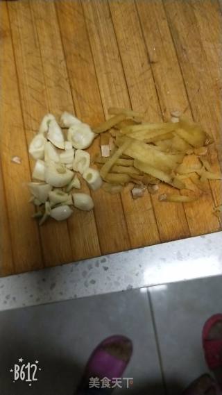猪肉粉条乱炖的做法步骤：1