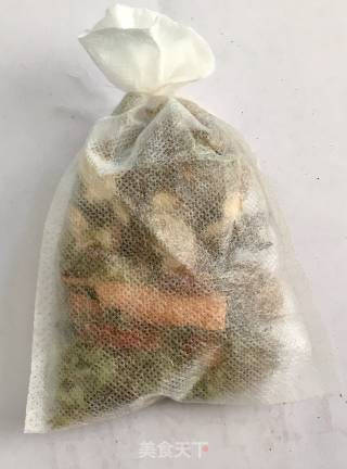 酱猪骨的做法步骤：2