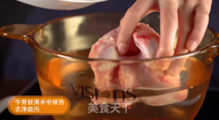 鱼腥草山药牛骨汤的做法步骤：2