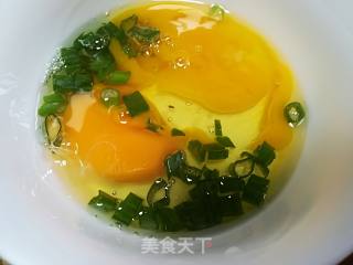 槐花鸡蛋饼的做法步骤：2