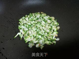 槐花鸡蛋饼的做法步骤：3