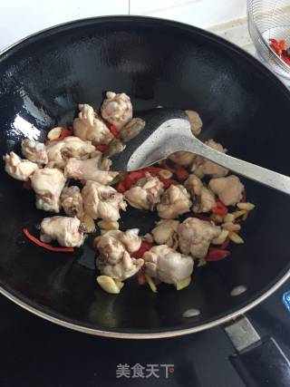 红烧鸡腿的做法步骤：1