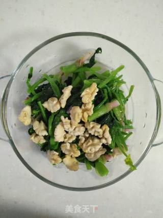 核桃仁拌菠菜的做法步骤：7