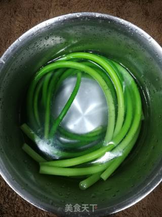 凉拌蒜苔的做法步骤：3