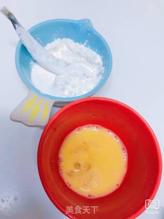避风塘多春鱼的做法步骤：3