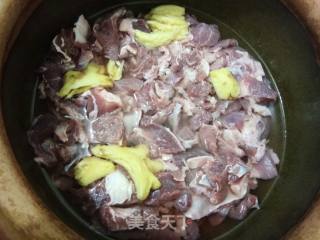 萝卜牛腩煲的做法步骤：2