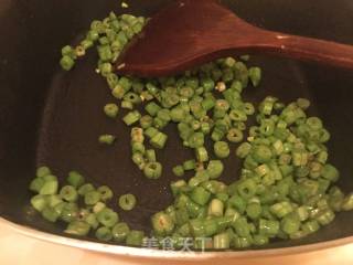 橄榄菜肉末煸四季豆的做法步骤：6