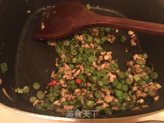 橄榄菜肉末煸四季豆的做法步骤：10